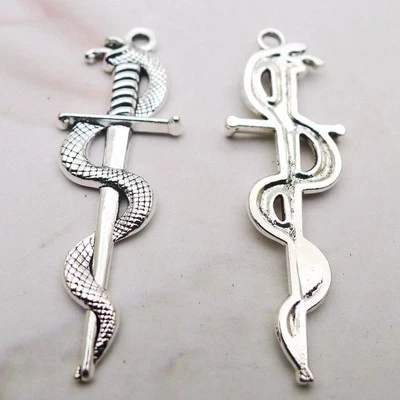 15 o 40 PIEZAS, Antiguo Dije Colgante Espada Serpiente Tono Plata, Espada JHS579 Foto 1 de 3