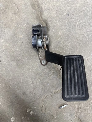 03-07 Chevy Silverado 2500HD 3500HD GMC Sierra Accelerator Pedal Sensor OEM - Image 1 of 4