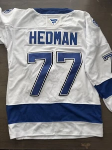 Camiseta deportiva alternativa Victor Hedman Tampa Bay Lightning blanca para hombre talla grande (52) - Imagen 1 de 7