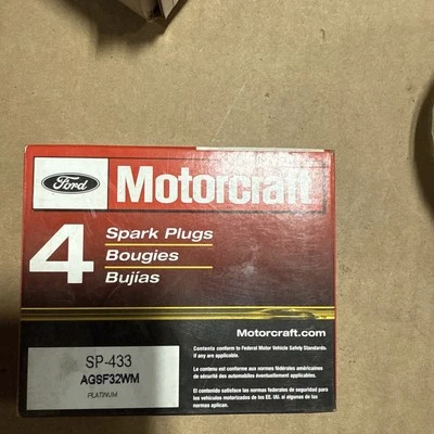 Conjunto de 4 NOVAS VELAS DE IGNIÇÃO FORD MOTORCRAFT SP-433 / Ford AGSF32WM PLATINA - Imagem 1 de 4