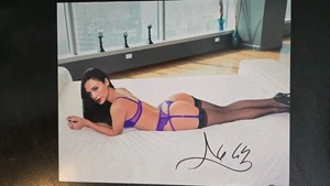 NEU SIGNIERT Gal Gadot mit Echtheitszertifikat BITTE BESCHREIBUNG LESEN - Bild 1 von 1