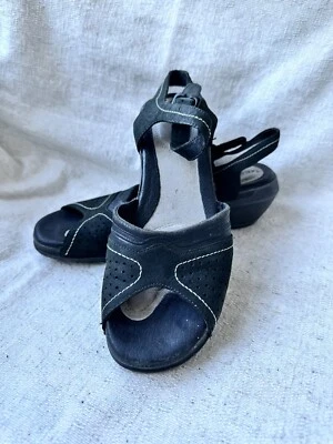 Sapato Merrell Feminino Couro Preto Tira no Tornozelo Biqueira Aberta Salto de Borracha Tamanho 7 Usado  - Imagem 1 de 4