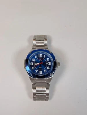 US Polo Assn. Esfera azul con bisel azul y caja y correa plateadas Foto 1 de 4