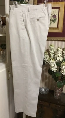 Pantalones de vestir informales chinos beige firma Kirkland para hombre 38x32 Foto 1 de 4