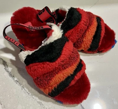Zapatillas UGG Fluff Yeah Cali Collage Piel de Oveja Deslizables Mujeres 7 Rojas Multi Limpias Usadas en Excelente Condición Foto 1 de 4