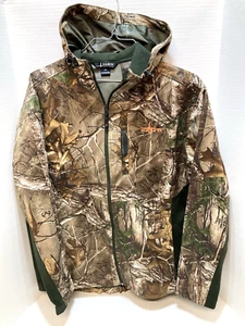 Chaqueta rígida ligera mediana Habit para hombre Realtree Xtra, camuflaje bosque nocturno - Imagen 1 de 15