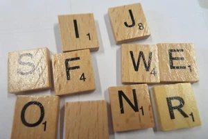 Wooden Scrabble Letters pack of 10 for Crafts FREE UK POSTAGE - Picture 1 of 2