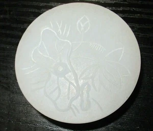 SMALL TRANSLUCENT CELADON FLORAL DESIGNED WHITE JADE PASTE JAR BOX - Picture 1 of 6
