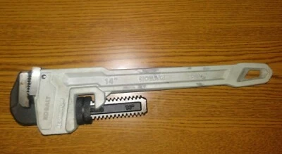 KOBALT 14 INCH ALUMINUM PIPE WRENCH ITEM # 464651 - Image 1 of 3