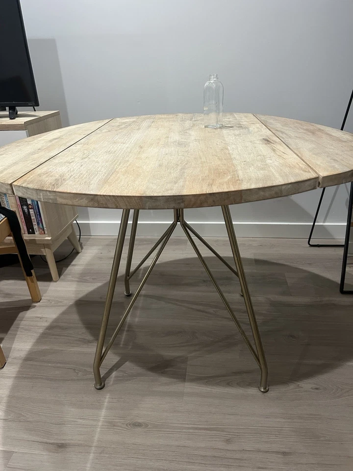 Mesa de comedor West Elm Foto 1 de 2