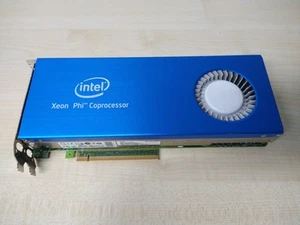 Intel Xeon Phi Coprocessor -Form Factor: PCle x16 - Clock Speed: 1.1-1.2 GHz - Photo 1/13
