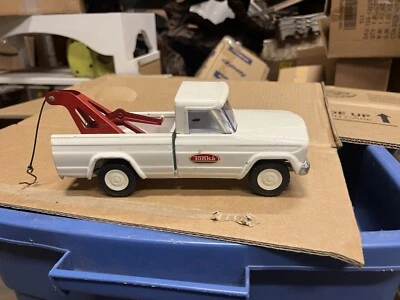 Mini camión grúa Tonka vintage c1963/4 #68 buen estado parabrisas agrietado Foto 1 de 4