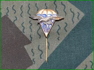 Bulgarian Army Airborne Parachutist Paratrooper brevet pin Badge - Picture 1 of 3