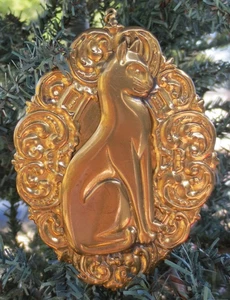 Schöner goldfarbener Weihnachtsschmuck Katze & Paisley aus Metall mit Messingprägung - Bild 1 von 3