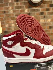 Little Kid's Jordan 1 Retro High OG taglia 3Y rosso artigianale bianco/rosso FD1412 160 - Foto 1 di 8