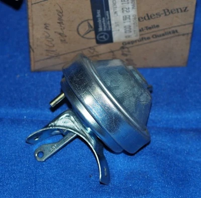 NOS OEM! Mercedes Ignition Distributor Vacuum Actuator 0001582218 250 280 - Image 1 of 4