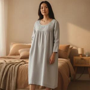 Vermont Country Store besticktes Langarm Liegekleid 3X grau Blumen Cotto - Bild 1 von 6