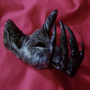 Resin Devil Eye Claw Crafts Ornaments Statues Claw Wall Pendant