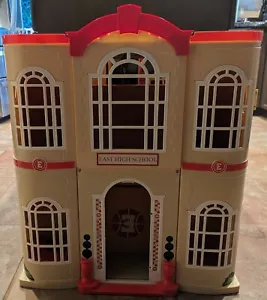 Disney High School Musical 3 East High School Puppenhaus Spielset Barbie Haus - Bild 1 von 5