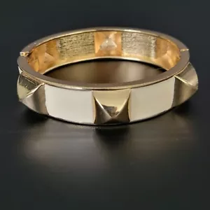 Goldfarbene Ohrstecker Scharnier Armband Creme Emaille Akzente Größe 6 - Bild 1 von 7
