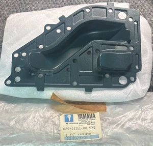 1988 Yamaha Waverunner 500 Oem Crankcase Inner Exhaust Cover 689-41111-00-1S - Picture 1 of 2