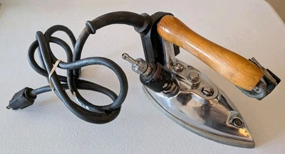 Naomoto Steam Iron HYS-5 - TESTED - WORKING - Image 1 of 4