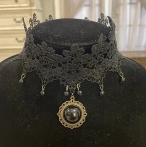 Vintage Schwarz Spitze Perlen Anhänger Gothic Choker Halsband Statement Halskette  - Bild 1 von 3