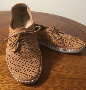 Earth Pax Sand Brown Perforated Leather Lace Up Casual Oxfords Shoes Women's 9.5 - Picture 1 of 7