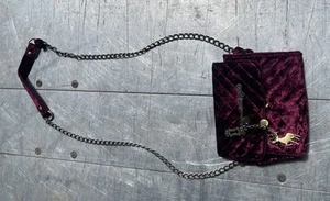Bolso Bandolera Bioworld Harry Potter Varita Hechizo Dijes Borgoña Acolchado Terciopelo - Imagen 1 de 4