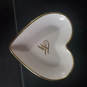 Fancy Feast Cat Dish / Bowl Mini Heart Shape! White & Gold Perfect Fancy Meal! - Picture 1 of 2