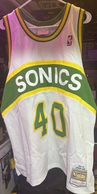 *White* Shawn Kemp (Sonics) Mitchell & Ness - 1994-95 Hardwood Classics Swingman - Image 1 of 4