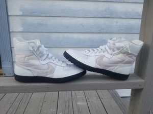 Scarpe/tacchetti alti Nike Field General Waffle vintage anni 80 taglia 12 - Foto 1 di 17