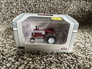 2022 LAFAYETTE FARM TOY SHOW SpecCast 1:64 WHITE OLIVER 1855 Tractor w/DUALS - Picture 1 of 3
