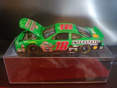 Baterías interestatales Bobby Labonte #18 1996 Pontiac Grand Prix 1:24 Revell/estuche Foto 1 de 4