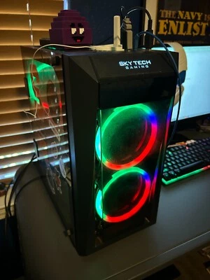 Escritorio para juegos SkyTech Blaze II (500 GB SSD, AMD Ryzen 5 2600, 3,6 GHz, 16 GB RAM) Foto 1 de 4