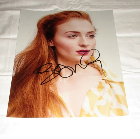 SOPHIE TURNER SIGNED 11X14 PHOTO Cover