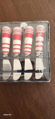 Esparcidores de cerámica de acero inoxidable Boston Warehouse Foto 1 de 4