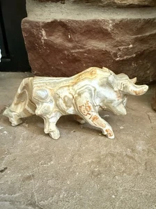 Layered stone Bull Figurine Hand Carved Texas Bull Statue Art Home Office Decor - Bild 1 von 10