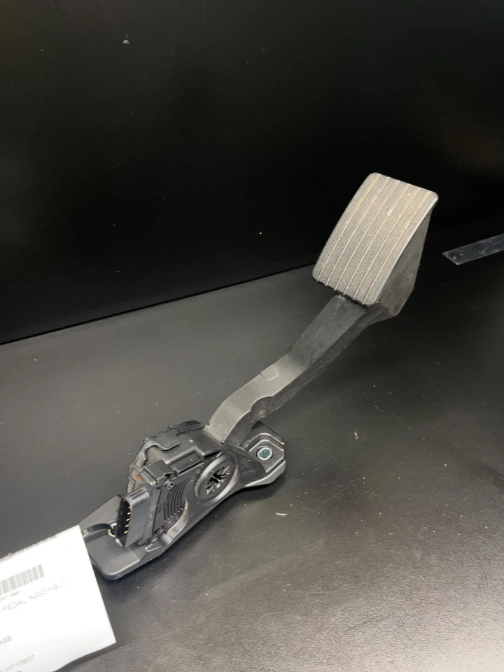 Conjunto de 20 pedales MITSUBISHI MIRAGE Foto 1 de 4