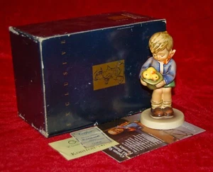 HUMMEL Porcelain Figurine "GIFT FROM A FRIEND" #485 TMK7 Original Box + COA! - Picture 1 of 8