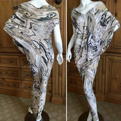 Abito lungo drappeggiato pipistrello drappeggiato primavera 2009 Alexander McQueen primavera 2009. Taglia S