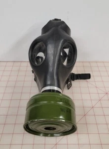Israeli Adult Gas Mask And Filter Size M - Picture 1 of 6