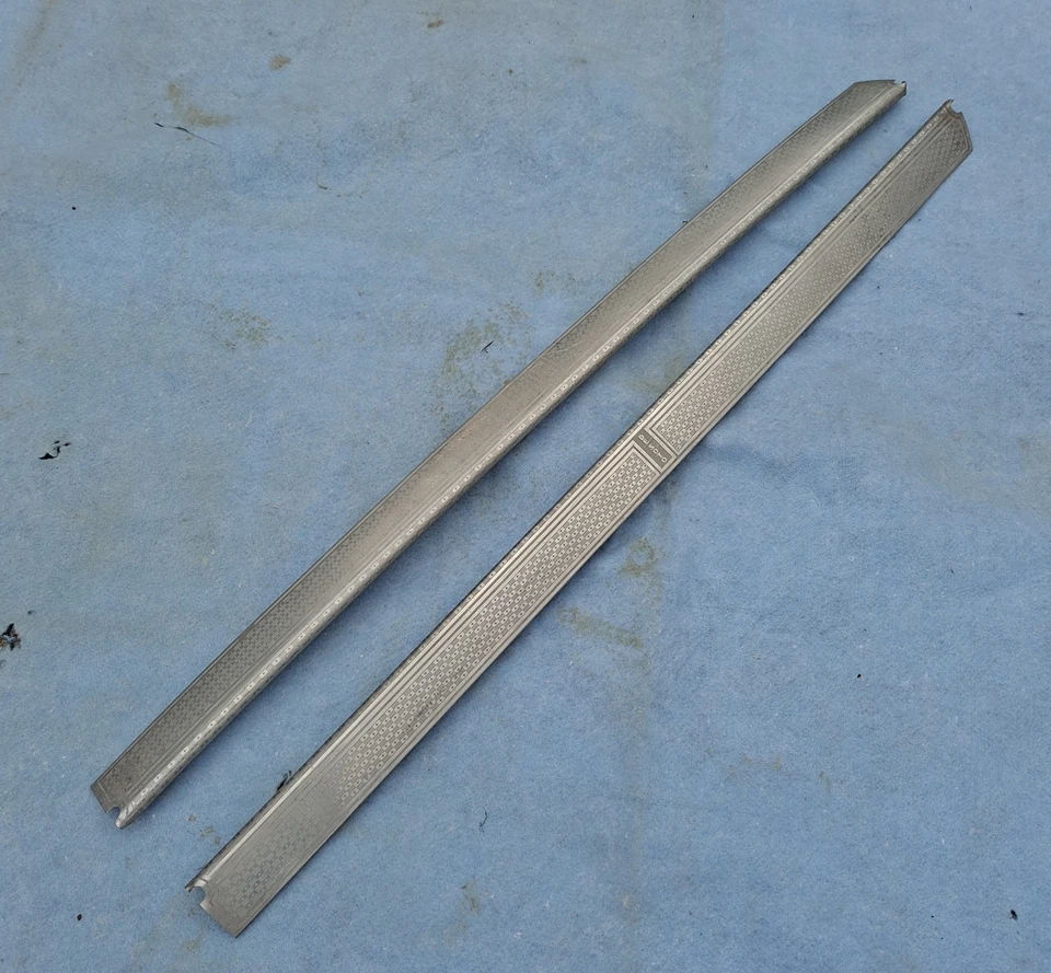 1937 1938 DeSoto S3 S5 2D Sedan NOS MoPar direita esquerda PAR DE PLACAS DE SOLEIRA - Imagem 1 de 4