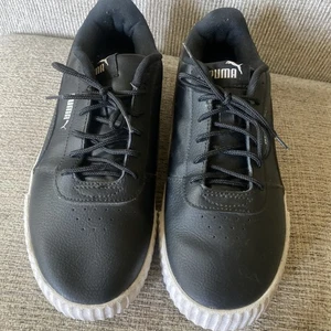 Puma Soft Foam sportlich aktiv Freizeit Turnschuhe Schuhe schwarz Damengröße 8,5 - Bild 1 von 9