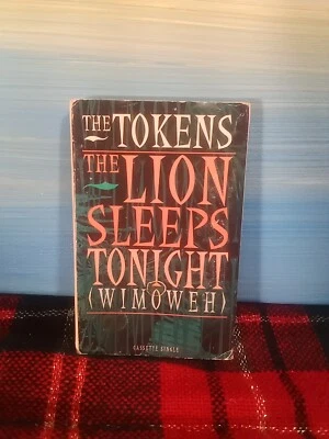Lion Sleeps Tonight [Cassette Single] [Single] by The Tokens (Cassette,... Foto 1 de 3
