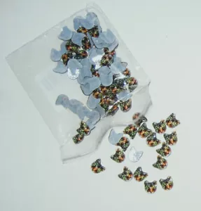 CRAFT-SCRAPBOOK-CABOCHONS"New Stock"20 x 9*10mm Resin Mini Multicolour Cat Faces - Picture 1 of 1