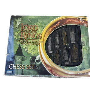 2002 Parker Brothers The Lord Of The Rings The Fellowship Of The Ring Chess Set - Picture 1 of 4