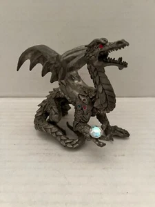 Metalldrache hält Kristall mit zwei roten Kristallaugen 4,5" - Bild 1 von 10