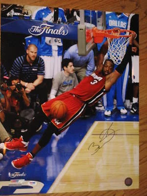 Dwyane Wade PSA/DNA Autographed Signed 16x20 Photograph Authentic Miami Heat ITP - Image 1 of 4