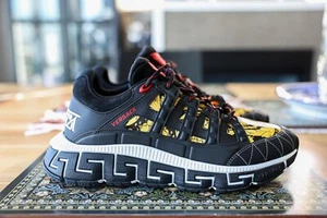 Versace Trigreca Low-Top Sneakers schwarz Herren Größe 42 (US 9) 100 % authentisch - Bild 1 von 5